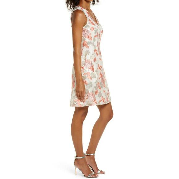Mark + James Badgley Mischka Reo Brocade Floral V-Neck Cocktail Dress Size 12 - Picture 2 of 15